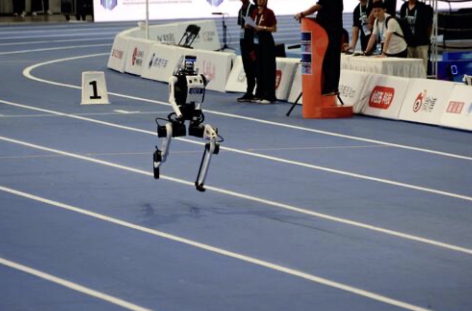 中国の人型ロボット「天工」が100mを9秒32で走破、ボルトの世界記録を超えゴール後に激突