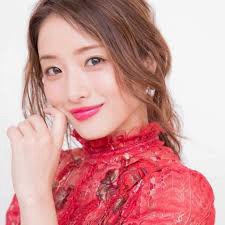 39歳石原さとみ、2児の母の最新姿